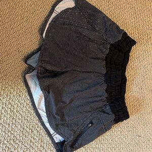 Lululemon tracker black white dot size 8